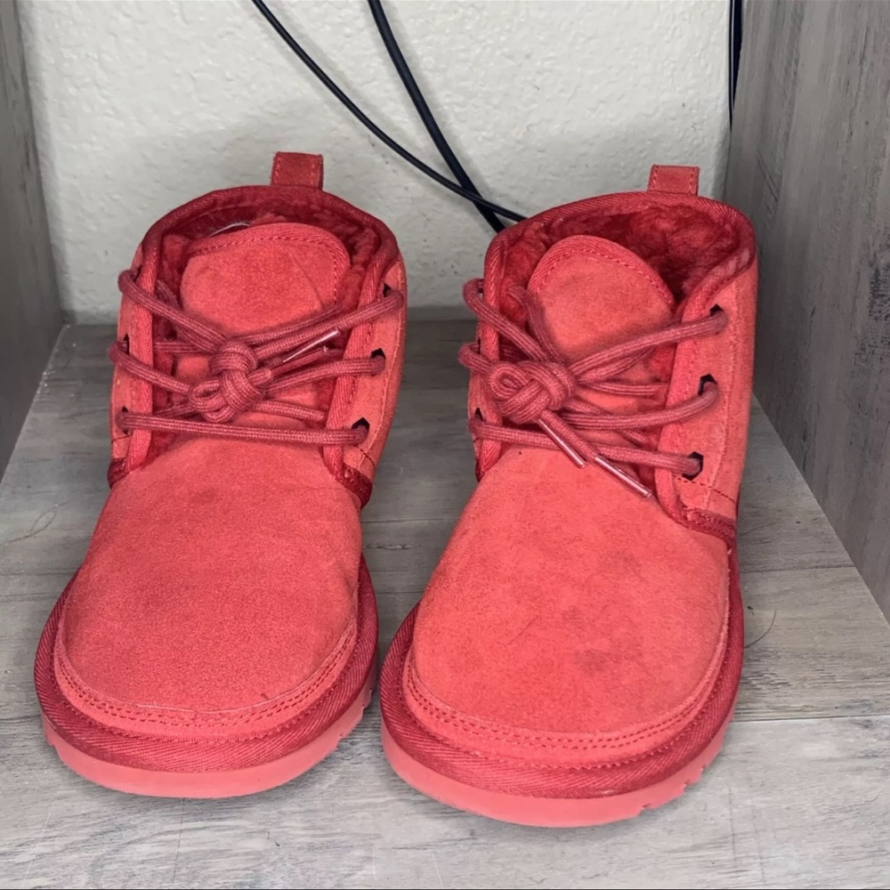 UGG Neumel II Samba Red Suede Fur Boots Women’s Size 5 Red Lace Up